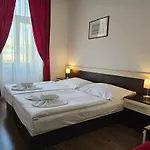 Vysta Hotel 3*